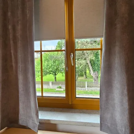 Entire Upper Floor With Roof Terrace *