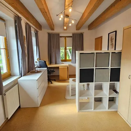 Entire Upper Floor With Roof Terrace 维瑟尔堡