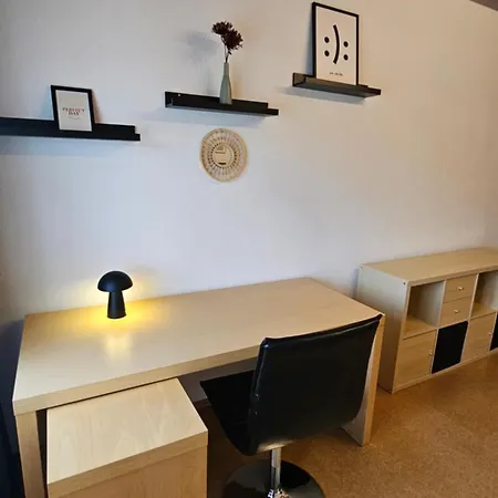 Entire Upper Floor With Roof Terrace 公寓 *