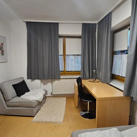 Apartment Entire Upper Floor With Roof Terrace *