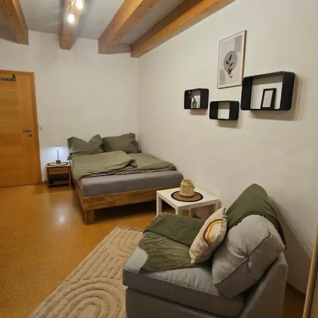 Entire Upper Floor With Roof Terrace 公寓 *