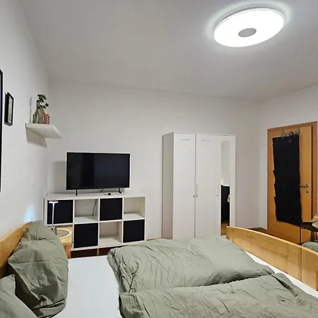 Entire Upper Floor With Roof Terrace 公寓