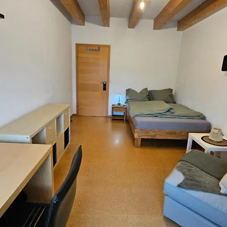 Entire Upper Floor With Roof Terrace 维瑟尔堡