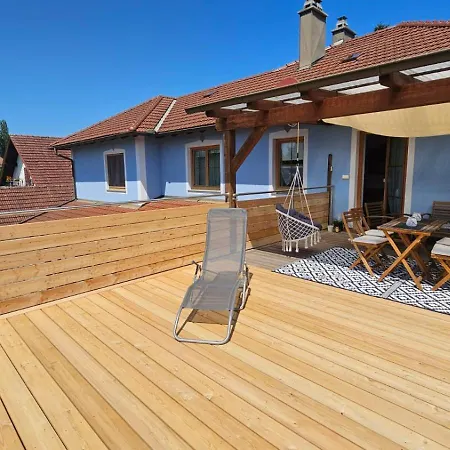 Entire Upper Floor With Roof Terrace *